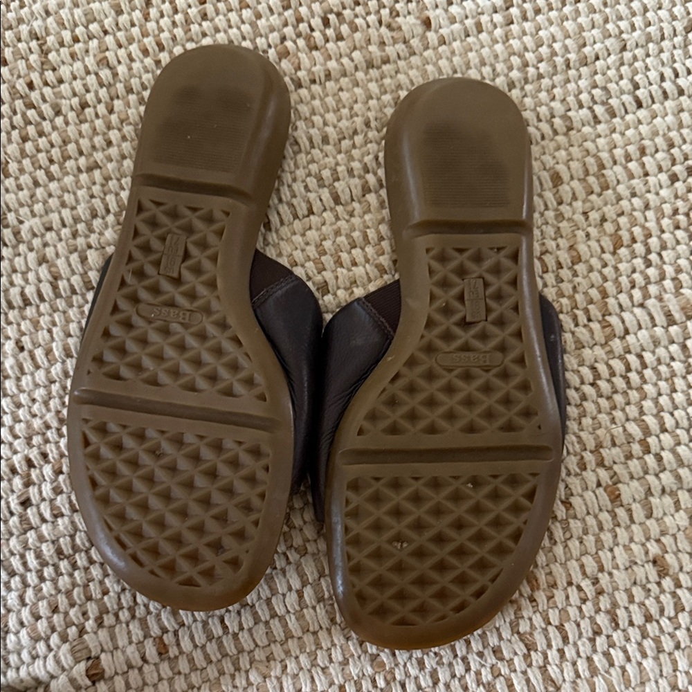 Bass Monet Brown Leather Slide Sandals - Picture 3 of 4